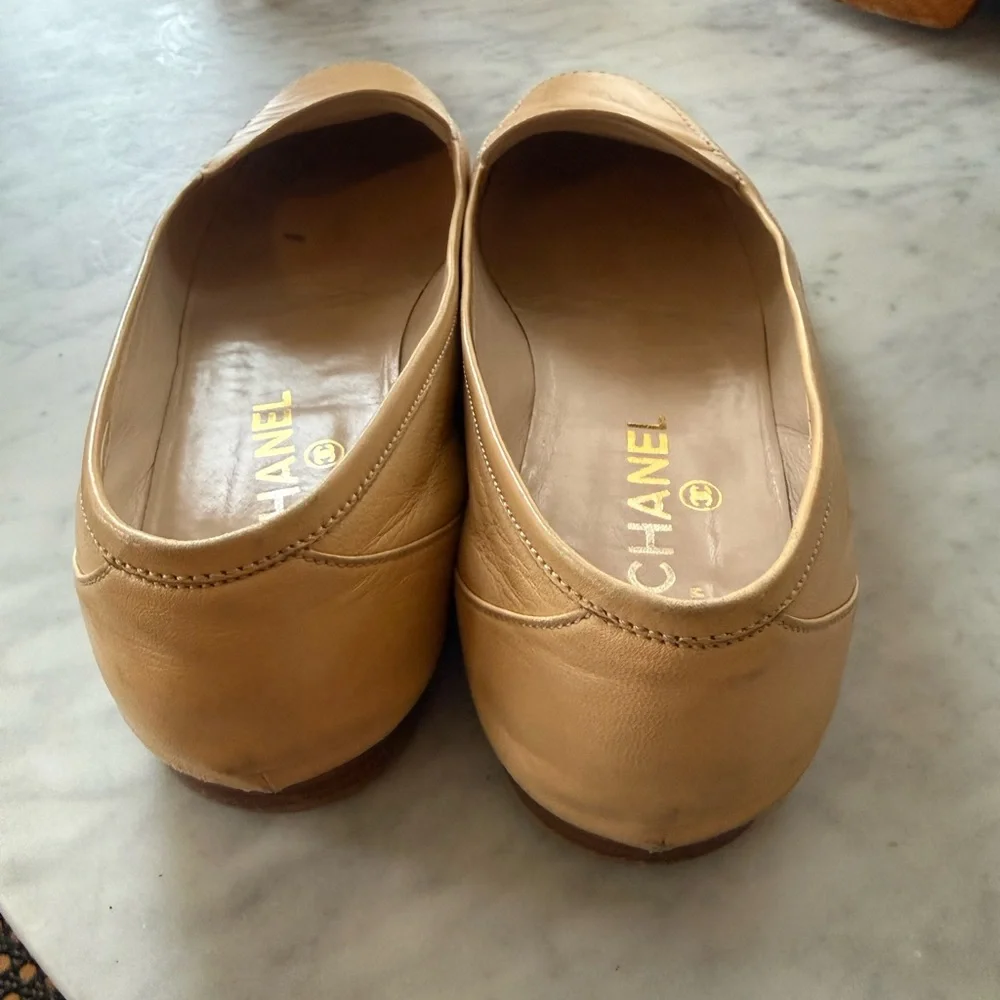 Vintage Chanel 2004 Tan Loafers - Picture 4 of 7